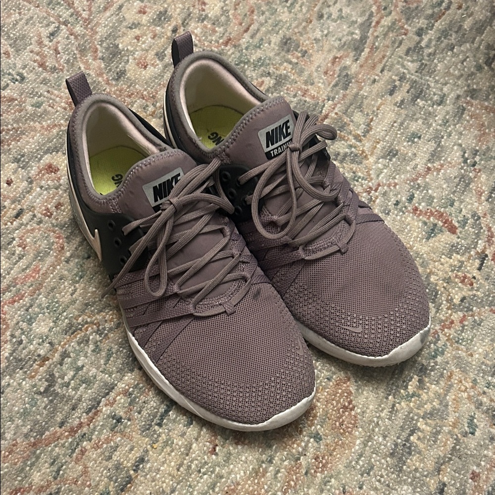 Nike Women’s Gray Sneakers Size 8